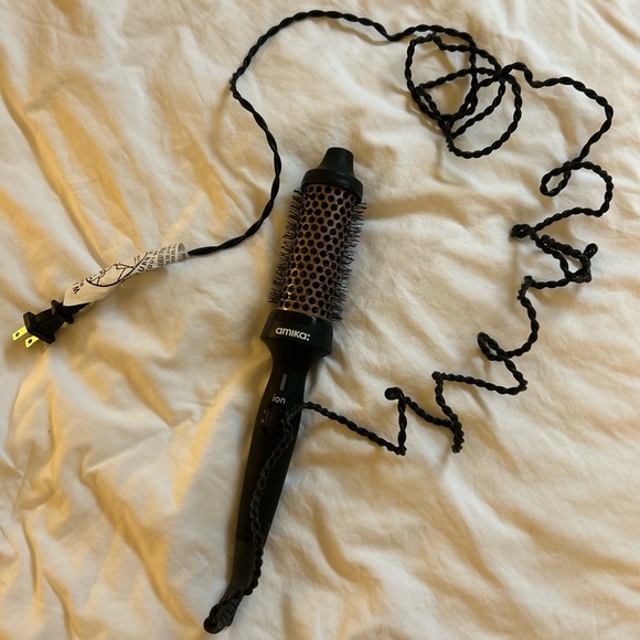 Amika blowout babe: thermal ionic hairbrush - Picture 5 of 6